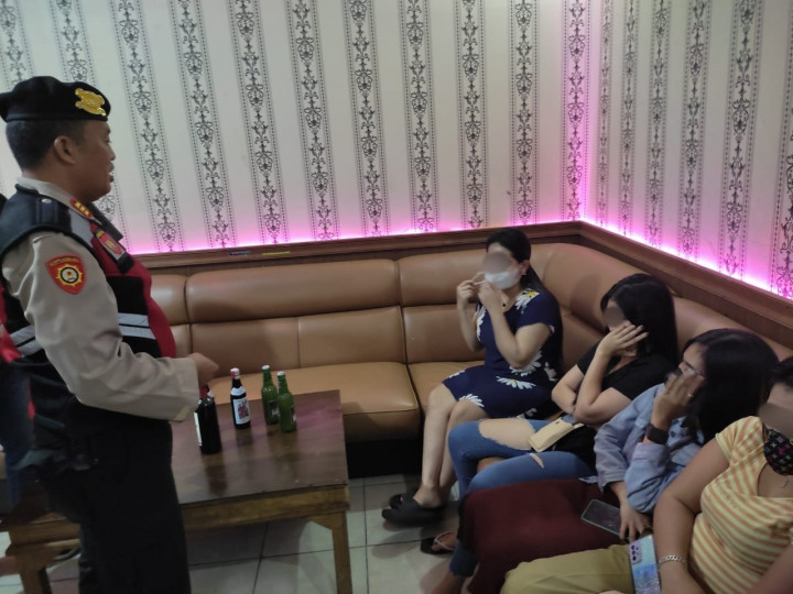 Nekat Beroperasi, 7 Pemandu Karaoke Diangkut ke Mapolres Kudus