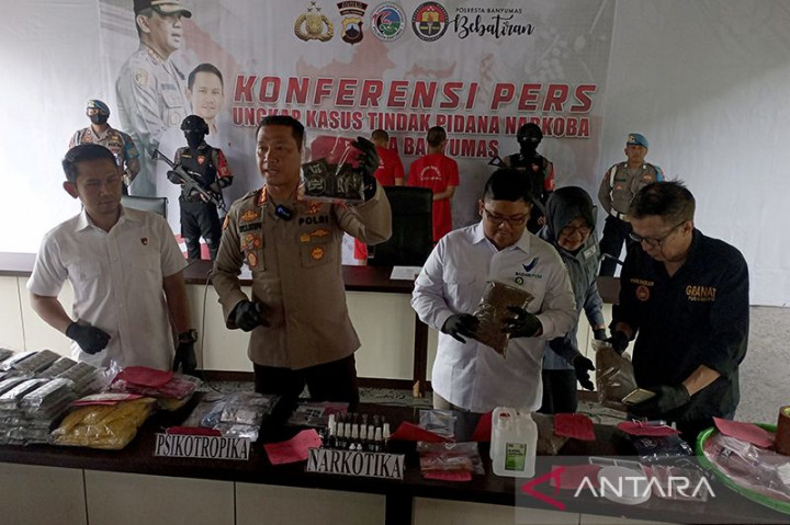 Polresta Banyumas Bongkar Industri Rumahan Tembakau Sintetis