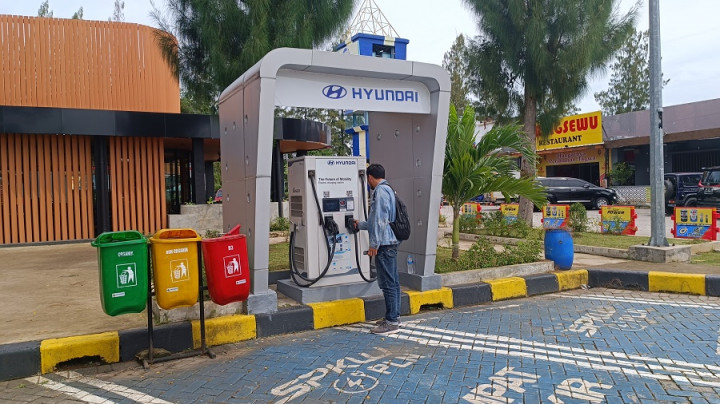 Catat! Ini Lokasi <i>Ngecas</i> Mobil Listrik di Tol Cirebon