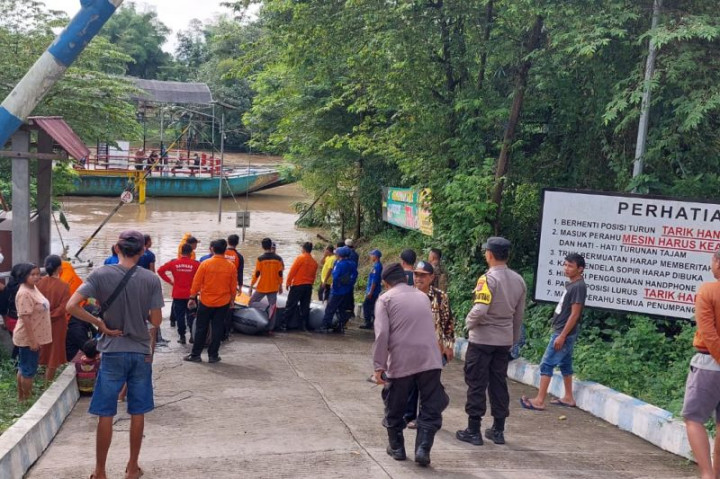 Belasan Orang di Tulungagung Terjebak Luapan Sungai Brantas