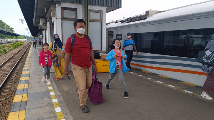 Alami Peningkatan, 5.000 Pemudik Tiba di Stasiun Cirebon Hari Ini