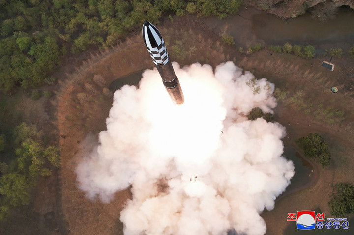 Potret Peluncuran Rudal Terbaru ICBM Bahan Bakar Padat Korea Utara