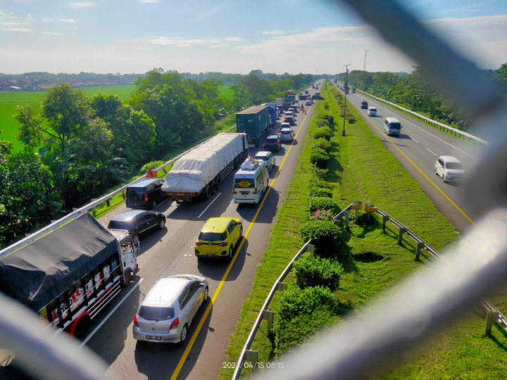 Kecelakaan Beruntun di Tol Palikanci, Kendaraan Mengular Hingga 2 Km