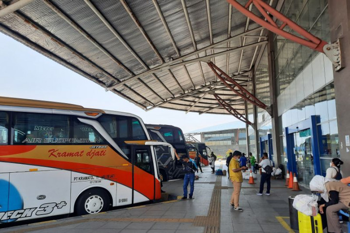 Terminal Pulo Gebang Siapkan Bus Cadangan Antisipasi Membeludaknya Pemudik