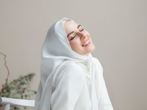 Ladies, Begini Caranya Menjaga Kesegaran Kulit Kepala Meski Tertutup Hijab