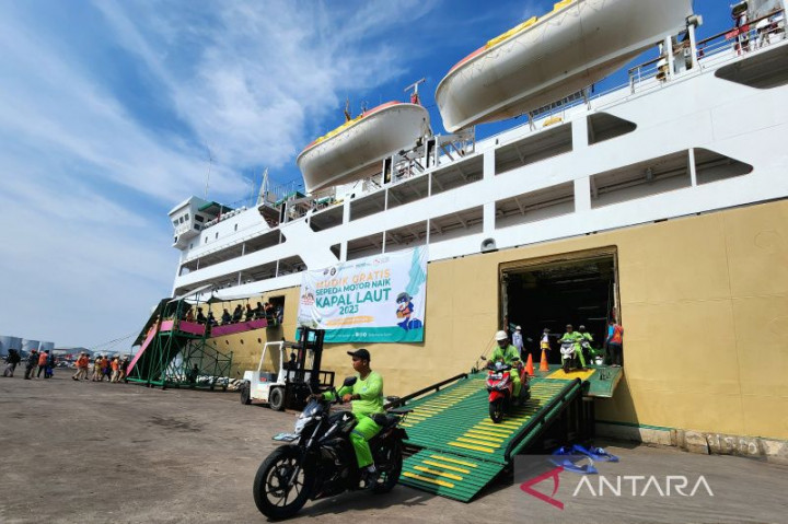 1.100  Pemudik Sepeda Motor Tiba di Pelabuhan Tanjung Emas Semarang