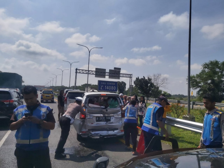7 Kendaraan Pemudik Alami Tabrakan Beruntun di Tol Palikanci