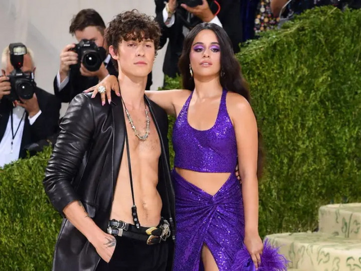Camila Cabello dan Shawn Mendes Kepergok Ciuman di Coachella 2023