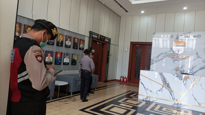 KPK Geledah Ruang Kerja Yana Mulyana dan Wakilnya