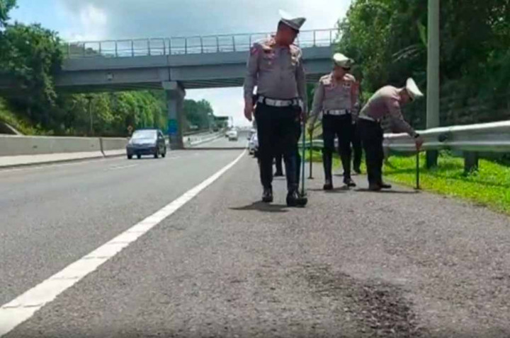 Polisi Sisir Tol Purbaleunyai Antisipasi Ranjau Paku