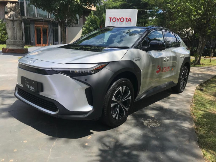 65 Unit Mobil Listrik Toyota bZ4X Jadi Kendaraan Resmi KTT ASEAN