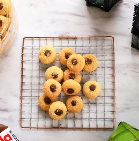 Intip resep kue kering kekinian, gue gaya thumbprint dengan isian cokelat dari Endeus TV. (Foto: Dok. Endeus TV)