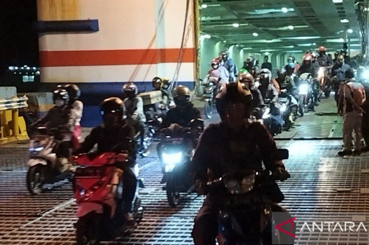 Pemudik Sepeda Motor Mulai Padati Pelabuhan Merak
