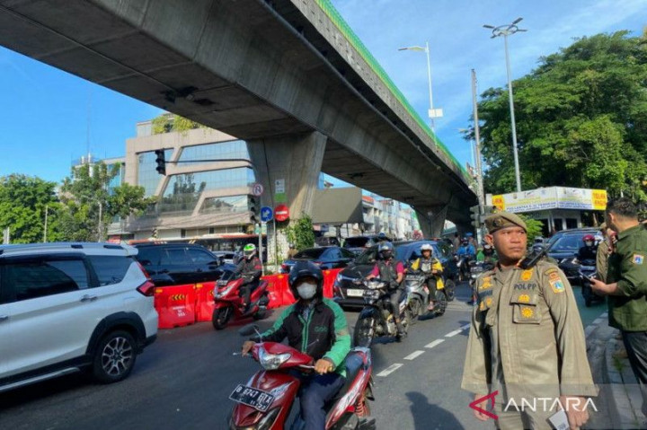 Pagar Beton Simpang Santa Dibuka usai Evaluasi Kemacetan