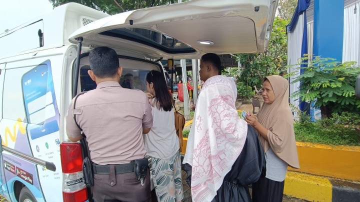 Pemudik Serbu Gerai Penukaran Uang BAru di Rest Area 207 Tol Palikanci