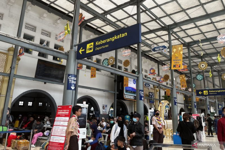 Stasiun Senen dan Gambir Mulai Memasuki Puncak Arus Mudik