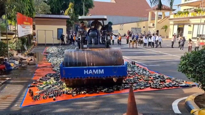 5.341 Botol Miras Hasil Operasi Ketupat Dimusnahkan