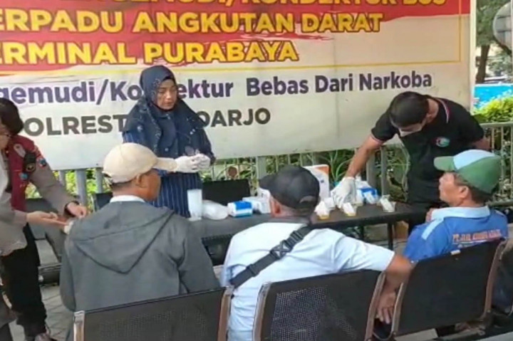 Awak Bus Angkutan Lebaran Jalani Tes Urine di Terminal Purabaya