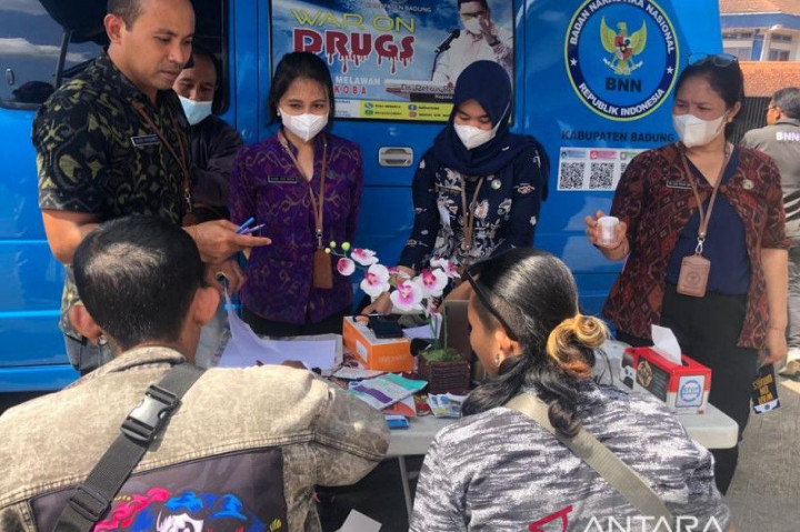 BNN Pastikan Sopir Bus dan Pemudik di Terminal Mengwi Bali Bebas Narkoba