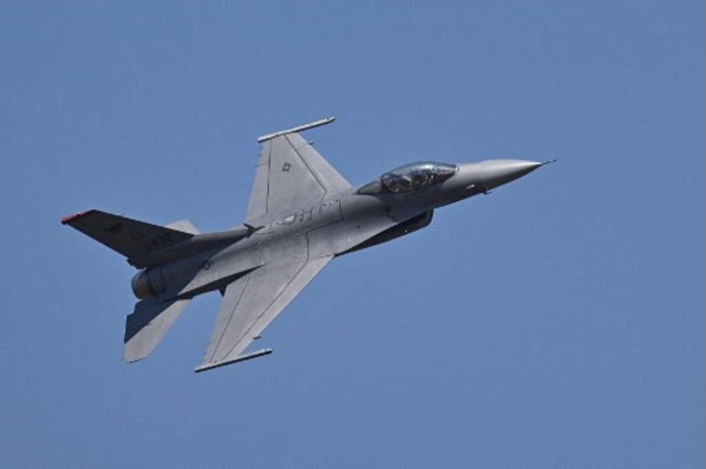 Pesawat jet tempur F-16 Fighting Falcon. (Manjunath KIRAN / AFP)