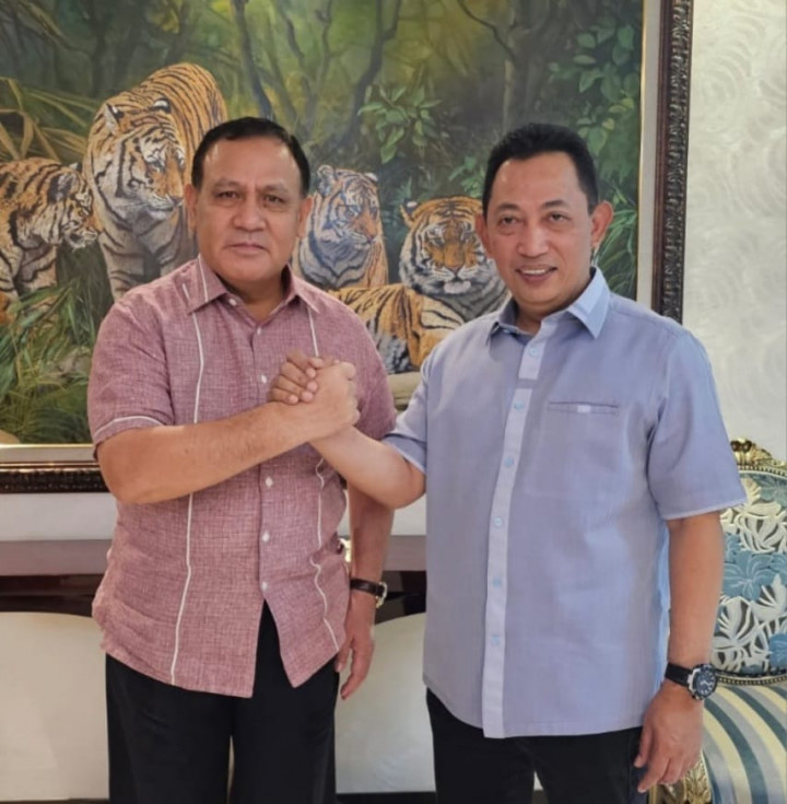 Kisruh Pemberhentian Brigjen Endar, Firli Pamer Foto Jabat Tangan dengan Kapolri