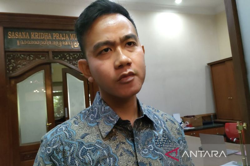 Wali Kota Surakarta Gibran Rakabuming Raka saat bertemu wartawan di Solo, beberapa waktu lalu. ANTARA/Aris Wasita