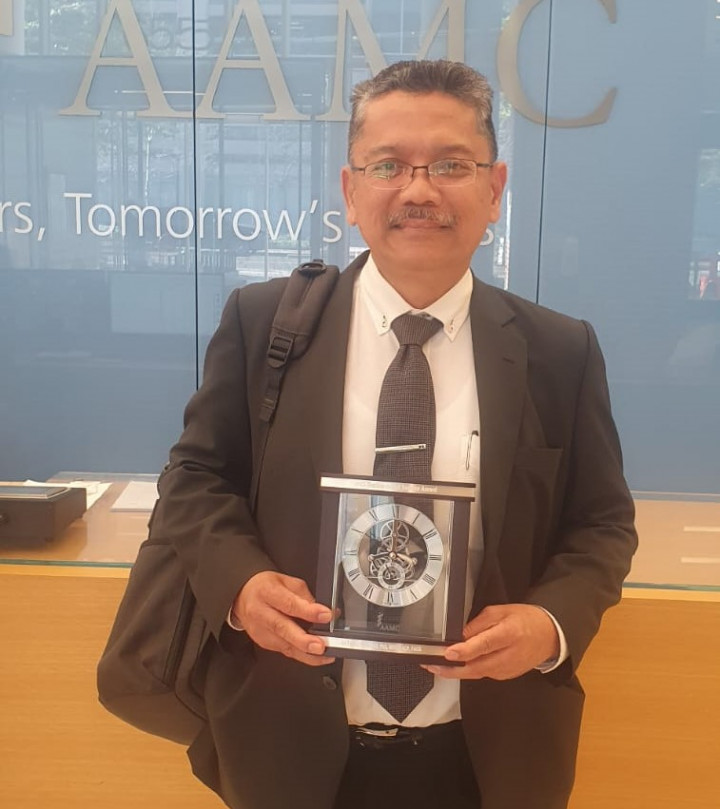 Dekan FKUI Terima Distinguished Service Award di Amerika Serikat