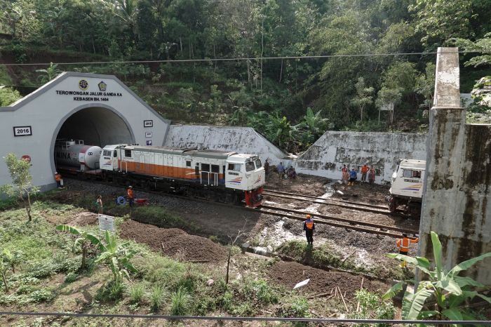 Urine Sopir Fortuner Masuk Jalur Rel Kereta Positif Amphetamine