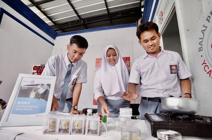 Proyek yang ditampilkan sangat beragam, mulai dari lilin aromaterapi dari minyak jelantah hingga pestisida organik. Dok. Ist