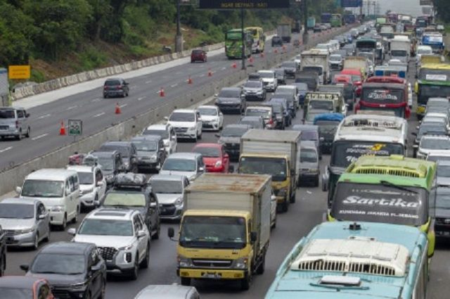 Masuk Puncak Arus Mudik, Arus Kendaraan Tol Jakarta-Semarang Naik 20%