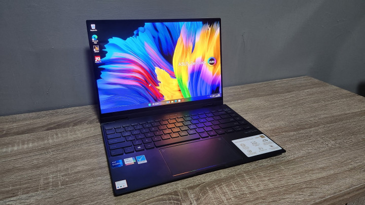Asus ZenBook Flip 14 OLED UP5401, Elegan dan Fitur Lengkap
