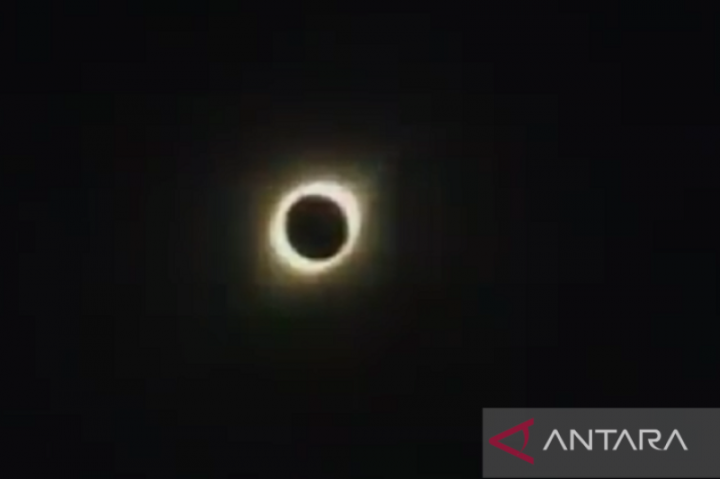Gerhana Matahari Hibrida Total Tampak di Maluku Barat Daya