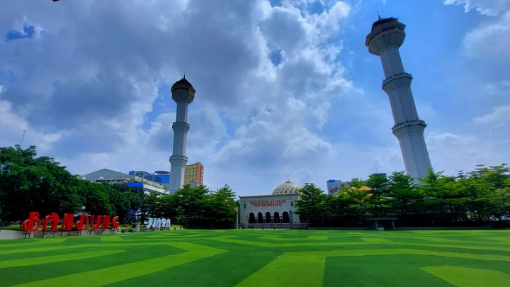 Taman Alun-Alun Bandung Boleh Dipakai Salat Idulfitri