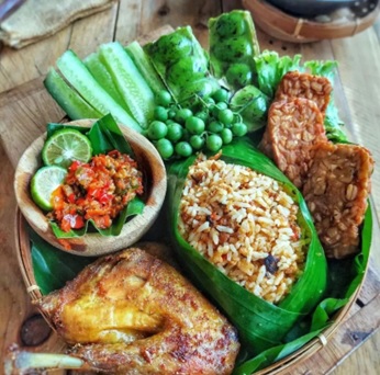 Nasi tutug oncom, foto: instagram @menu.enakk