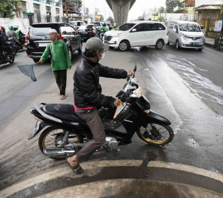 Banyak Pengendara Melanggar meski Dilarang Putar Balik di Persimpangan Santa