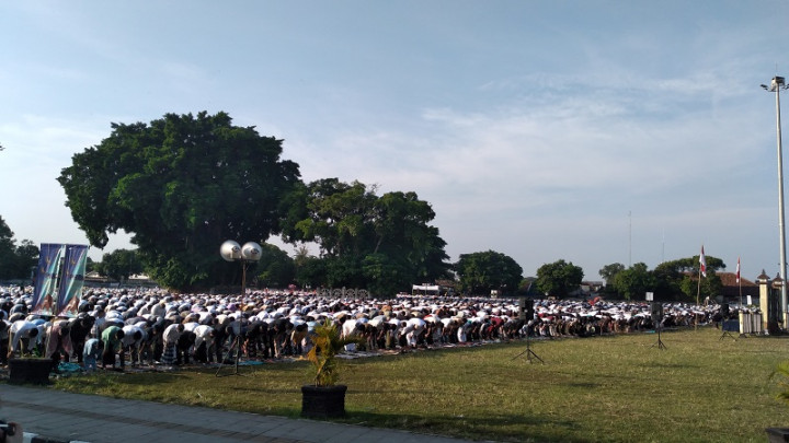 Jemaah Salat Id di Alun-Alun Selatan Yogyakarta Menyemut