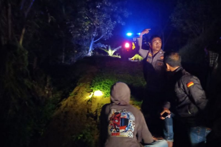 Ikuti Google Maps, Mobil Pemudik <i>Nyungsep</i> ke Jurang di Garut