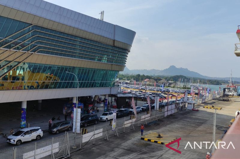  Suasana di Dermaga Eksekutif atau Ekspres Pelabuhan Bakauheni, Lampung Selatan pada Hari Lebaran 2023, Sabtu, 22 April 2023. ANTARA/Riadi Gunawan