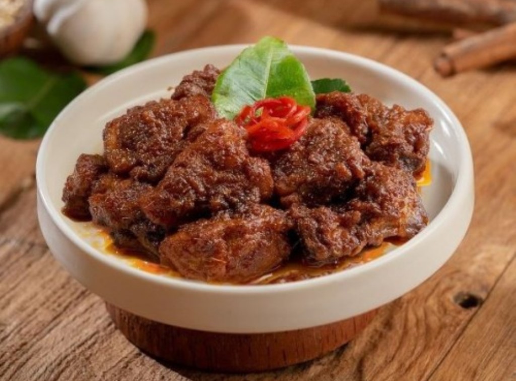 Ilustrasi makanan khas Lebaran, Rendang. (Foto: Instagram pawonomwill)