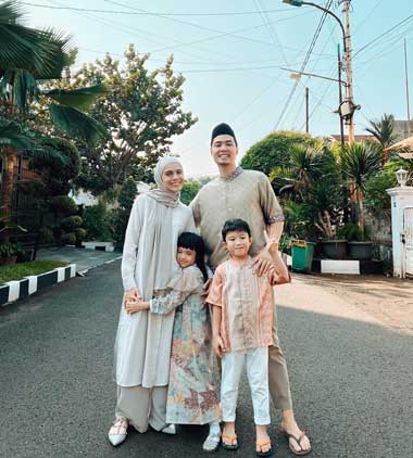 Usaha Nycta Gina Membujuk Rizky Kinos Agar Dibelikan Baju Lebaran