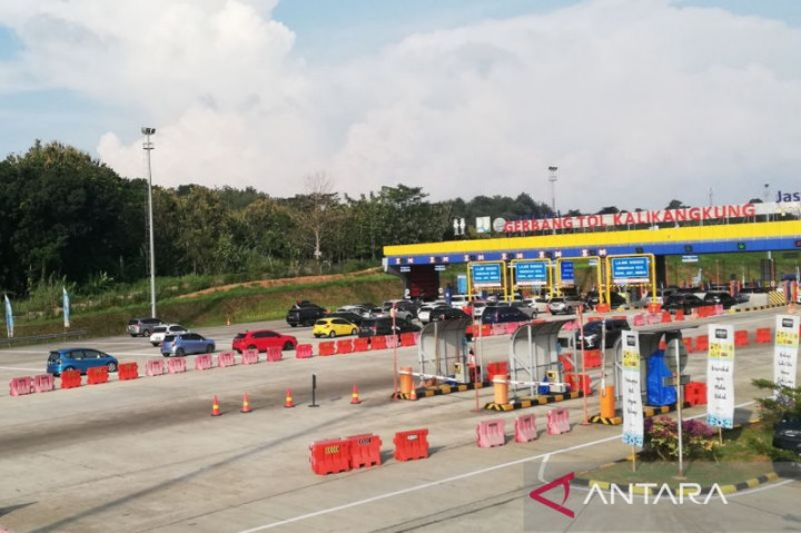 Arus Mudik di Tol Kalikangkung Semarang Masih Padat