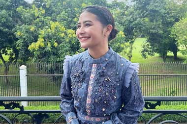 Rayakan Lebaran, Prilly Latuconsina Masak Besar