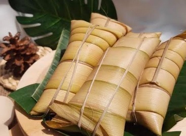 Lepet ketan, kue lebaran khas Jawa. Instagram @warungmpoksari