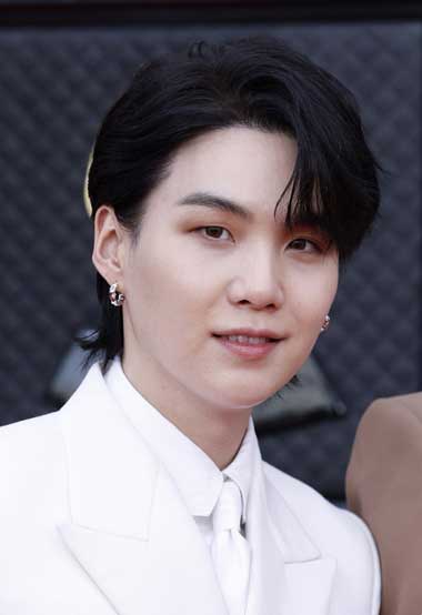 Album Solo Perdana Suga BTS Langsung Pecahkan Rekor