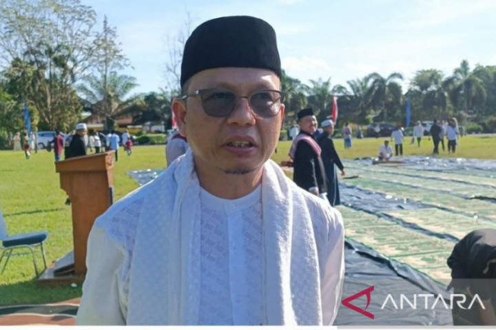 Bupati Bangka Tengah Ingatkan Warga Waspada Gelombang saat Berwisata di Pantai