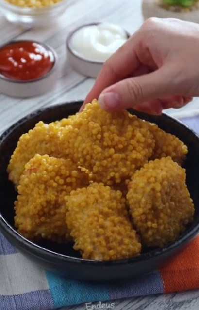 Nugget ini sedang viral lho ENDEUSiast. Sering kali habis ditemui di mini market terdekat. Yuk, kamu bisa bikin sendiri. (Foto: Dok. Endeus TV)