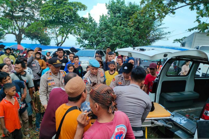 3 Wisatawan Terseret Arus di Pantai Ombakputih Sukabumi