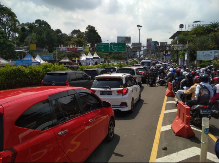 Jalur Puncak Bogor Macet Sepanjang 3 Km