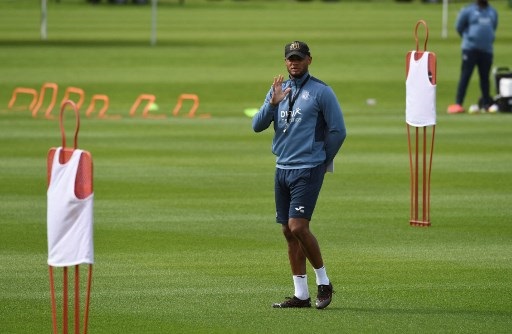 Jos! Vincent Kompany jadi Pelatih Terbaik EFL Championship 2022 -- 2023