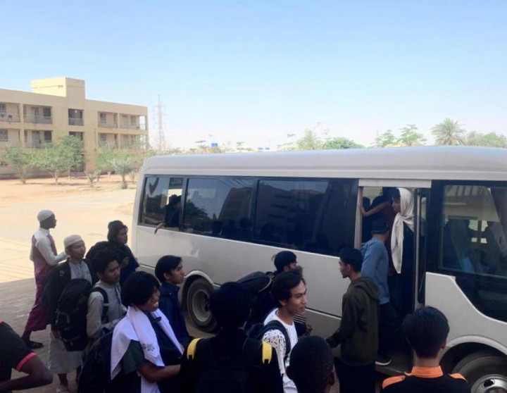 Evakuasi WNI dari Sudan Tahap Pertama dalam Perjalanan Menuju Jeddah